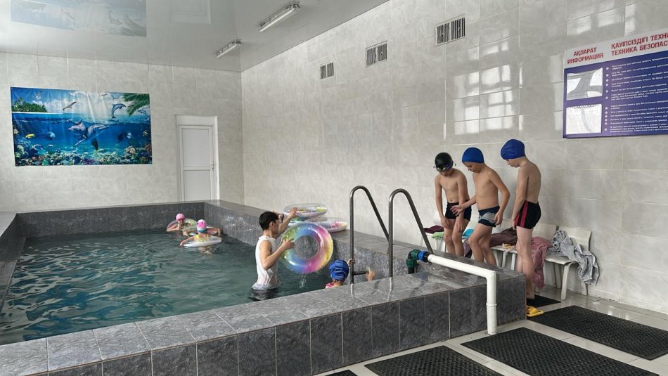 2-3 сынып оқушыларымен бассейндегі сабақ