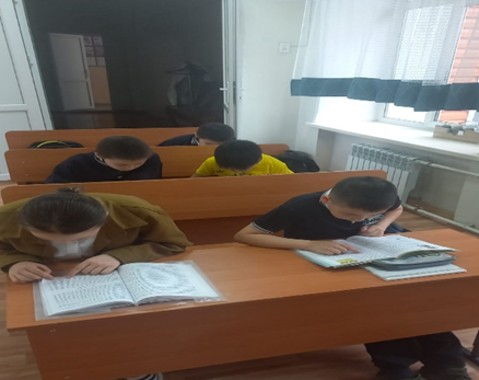 Күн сайын 1-9 сыныптарда тыныш оқу сағаттары өткізіледі.