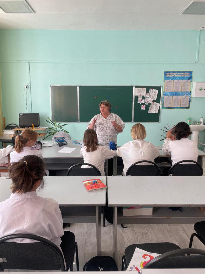 6-сынып қыздарына арналған «Менің болмысым – менің әсемдігім» атты тәрбие сағаты өткізілді