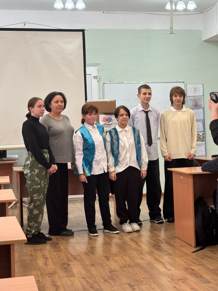 «Қамқорлық» акциясы: №34 мектеп еріктілері жылу сыйлады