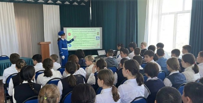 Жас жол инспекторлары жасағының белсенділері ақпараттық бес минуттықтар өткізді.