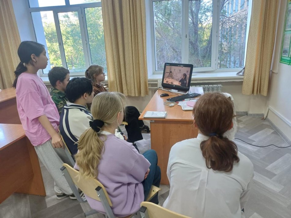 7-9 сынып оқушылары үшін «Жастар арасындағы киберқылмыстардың алдын алу» тақырыбындағы бейнесабақты көрі ұйымдастырылды.