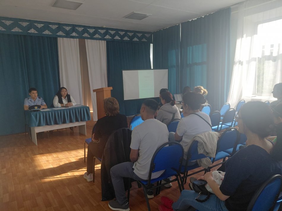 Бірыңғай жалпы мектептік жиналыс: «Заң және тәртіп»